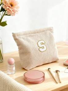 Nécessaire de viagem em veludo cotelê creme com letras bordadas - Estojo de maquiagem de grande capacidade em veludo cotelê com iniciais bordadas de A a Z, organizador de artigos de higiene pessoal com zíper, porta-pincéis de maquiagem, estojo portátil para lápis e artigos de papelaria, textura macia e acolchoada em veludo cotelê, nécessaire leve para mulheres, adolescentes e estudantes, essencial para a volta às aulas. - Bege - Ver 8