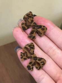 2只复古丝绒豹纹蝴蝶结耳环，优雅可爱的日常佩戴耳钉 - 彩色 - 查看 4