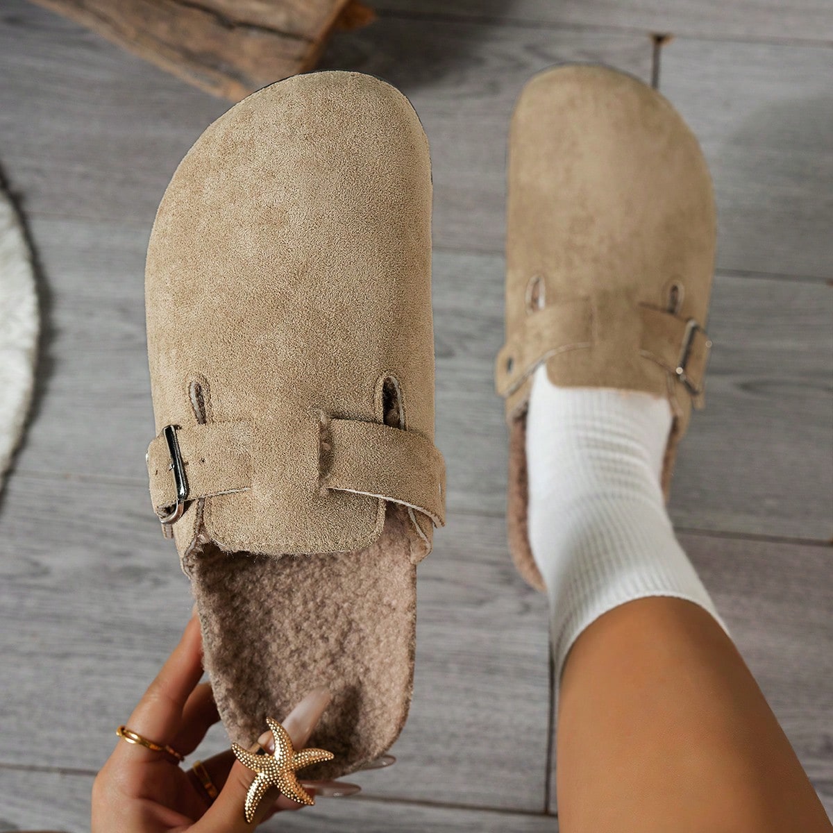 Pantuflas de mujer de unicolor de ante con cierre deslizante, disponibles en versiones forradas térmicamente y sin forro polar