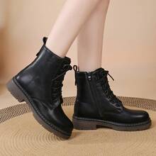 1 paire de bottes de moto style western pour femmes, avec fermeture éclair latérale, œillets métalliques, lacets, doublure thermique chaude, antidérapante, convient pour les vacances et l'hiver - Noir - Voir 10