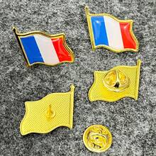 2枚世界国旗胸针，波浪形树脂旗帜徽章，合金奖章胸针，合金和树脂材质，适用于节日、庆典、日常装饰、西装胸针