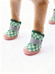 4件套宠物户外鞋，猫鞋，狗鞋，小型宠物鞋，透气鞋套，适合泰迪犬、博美犬、比熊犬、雪纳瑞犬等小型宠物外出时防止弄脏和滑倒