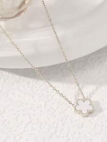 1pc Fashionable & Versatile Women's Stainless Steel Clover Pendant Necklace, Minimalist Choker Necklace For Commuting, Daily Wear, Party