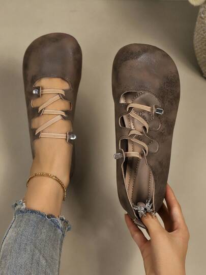 حذاء لوفر نسائي مريح ذو تصميم كلاسيكي مع حزام متقاطع، مناسب للارتداء اليومي، مقاسات كبيرة، برقبة مستديرة وقاع ناعم