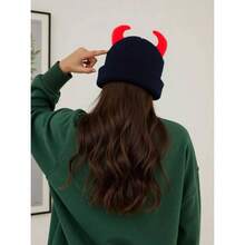Halloween Devil Horn Beanie Hat Women Men Soft Knitted Warm Fall Winter Hat Y2k Funny Party Goth Emo Skull Cap - 黑紅色 + 均碼 - 查看 4