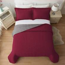 Elegant Comfort 3pcs Majestic Quilt Set Bedspreads, Ultra-Soft Comfortable Bedspread With 2 Pillow Shams Bedding, Machine Washable, Quilted Reversible Bedspread Coverlet Set, Full/Queen, King/California King And Twin/Twin XL Size Bed For All Seasons, Christmas Decorations Gifts, Cozy Winter Styles, Holiday Décor - 酒紅色/灰色 - 查看 5