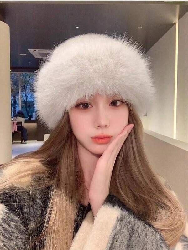 Karnevalswinter Produktstil Damen Herbst und Winter Plüschmütze - Flauschiger Plüsch, warm, großer Kopfumfang, windundurchlässig und kältebeständiger Fischerhut, Kunstfell Mongolenmütze, Damen Herbst und Winter warm, modisch und niedliche Plüschmütze, einzigartiges Geschenkidee geeignet für den täglichen Gebrauch und modische Kombinationen. Sommer, Schule, Herbst, Halloween.