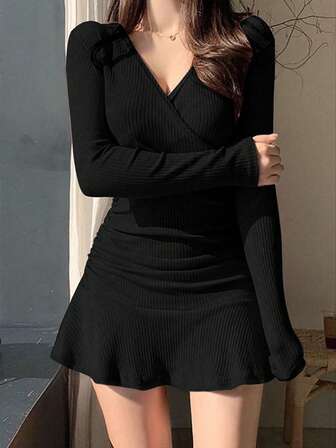 1pc Plus Size V-Neck Long Sleeve Black Autumn Dress