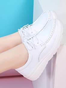 Sneaker casual con suola spessa da donna, scarpe bianche in stile campus semplice, scarpe da lavoro nere con lacci monocolore, scarpe sportive versatili e alla moda per il tempo libero e gli spostamenti - Bianco - Visualizzare 3