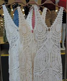 Vestido feminino crochê luxo luxuoso saída de praia midi alças forro a parte verão novidade casual - Branco - Visão 2