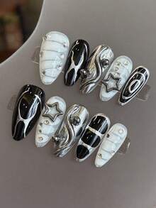 10片亚克力按压式美甲贴片，短款杏仁形假指甲，美甲用品，万圣节美甲，以黑色、白色和银色为主色调，融合金属铆钉、镂空星星装饰和流线型银黑色纹理，兼具朋克酷感和未来星际气息。适合女士在婚礼、派对、节日等场合使用，也是馈赠美甲工具的理想之选。手工制作的按压式美甲贴片。 - 彩色 - 查看 2