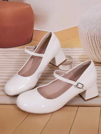 女士大码加宽玛丽珍高跟鞋，亮面漆皮粗跟圆头带装饰鞋，舒适百搭，适合室内/室外派对，波西米亚风白色高跟鞋，“尺码偏大一码，建议选小一码以获得完美贴合”