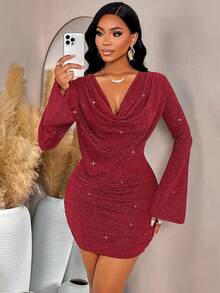 AIJ Amarilo 性感休闲褶裥短款针织连衣裙，优雅翻领设计，喇叭袖 - 紅色 - 查看 8