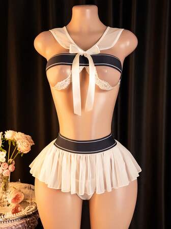 性感内衣三件套，包括蝴蝶结、露杯蕾丝文胸、薄纱百褶迷你裙和配套丁字裤，透视网纱制服风格女装