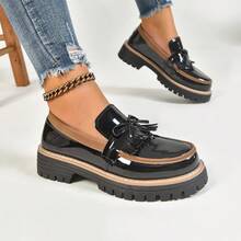 女士休闲一脚蹬鞋，纯色休闲学院风，饰有蝴蝶结和流苏，适合派对、办公室等各种场合，四季皆宜。 - 黑色 - 查看 3