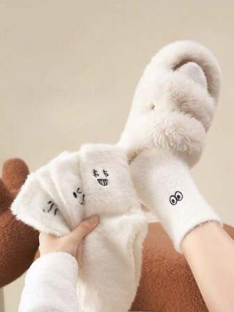 5 pares de calcetines térmicos absorbentes de felpa con patrones de caras pequeñas y lindas, calcetines versátiles y cálidos de colores aleatorios