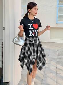 Chân váy chữ A cạp cao họa tiết kẻ caro bất đối xứng có viền nhún bèo cho nữ - màu đen - Xem 2