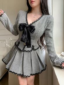 abyoxi 女士黑白千鸟格蝴蝶结装饰V领单排扣长袖外套上衣搭配A字百褶裙，黑色编织饰边粗花呢两件套，复古优雅，魅力性感，适合办公室通勤、日常外出、新年派对、浪漫情人节约会以及秋冬时尚场合。 - 黑色 - 查看 6
