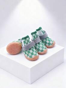 4件套宠物户外鞋，猫鞋，狗鞋，小型宠物鞋，透气鞋套，适合泰迪犬、博美犬、比熊犬、雪纳瑞犬等小型宠物外出时防止弄脏和滑倒