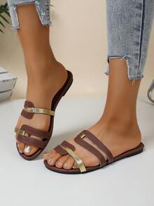Sandalias deslizantes con múltiples correas y detalles metálicos para mujer, de punta abierta, tacón plano, estilo elegante, color marrón, material de piel sintética, zapatos de verano para uso diario y fiestas - Marrón - Ver 6