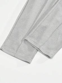 男士纯色华夫格休闲套装，长袖圆领卫衣搭配抽绳纯色长裤，独特舒适的休闲装扮，适合男士日常休闲穿着及度假，春秋季皆宜。