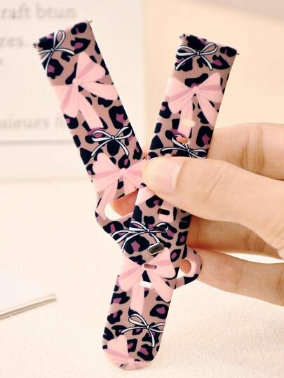 1PC Pink Bow Leopard Printed Silicone Bracelet Watch Strap Compatible With Samsung Galaxy Watch4/Watch4 Classic/Watch5/Watch5 Pro/Watch6/Watch6 Classic/Watch7 Watch Bands