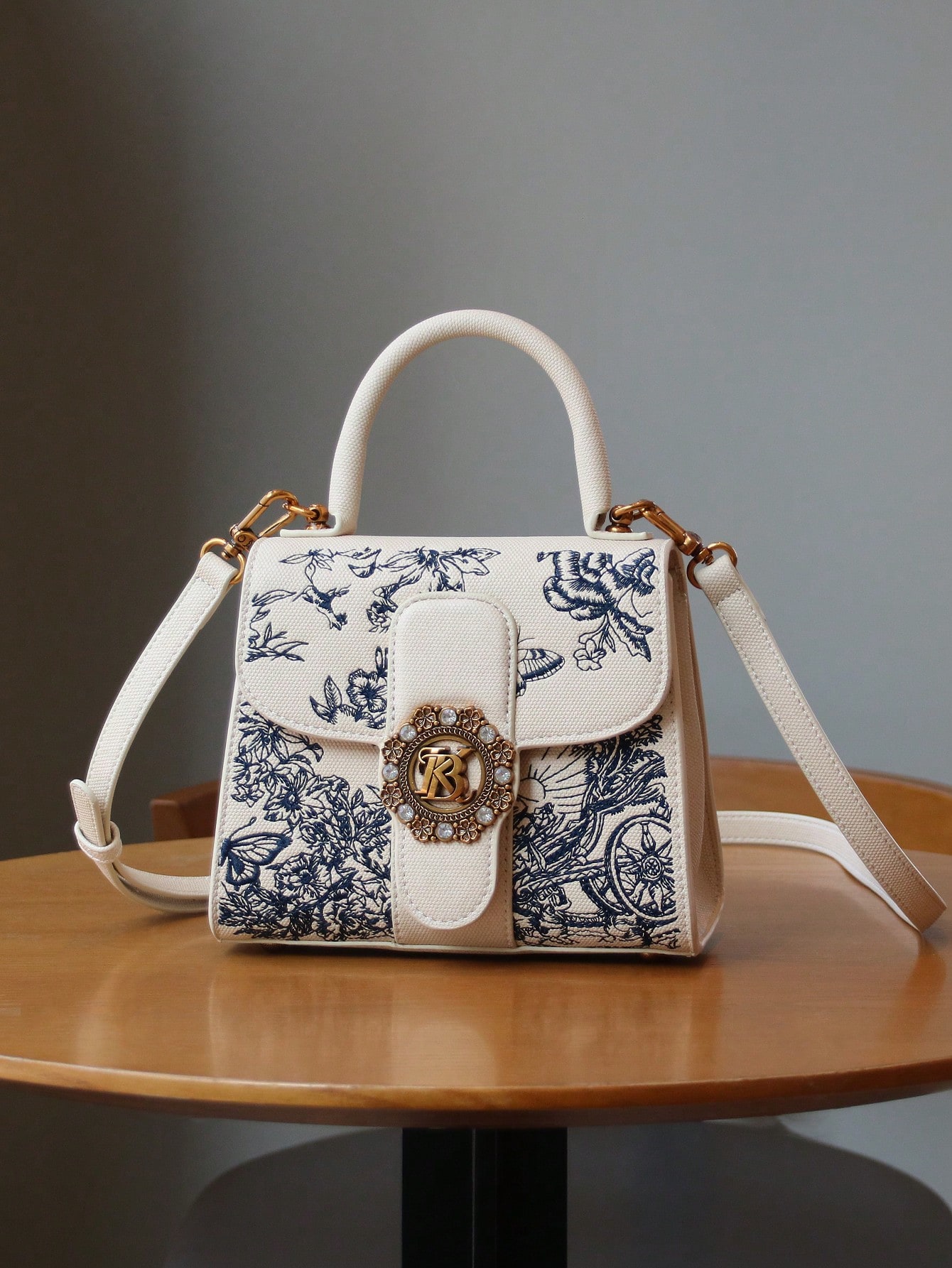 حقيبة يد نسائية فاخرة موديل 2025، تصميم نخبوي، حقي...