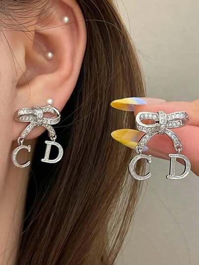 1 Set Fashionable Rhinestone CD Letter Hollow Bow Pendant Earrings, Elegant Jewelry Gift For Women, Suitable For Romantic Valentine's Day