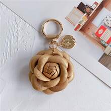 1pc Fashionable Faux Leather Camellia Keychain - Elegant Women'S Coin And Rose Pendant, Perfect For Backpacks, Keys, And Car Accessories In Black, White, Pink | Floral Keychain With Golden Coin Detail - 1 chiếc màu tím đậm - Xem 5