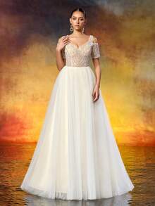 Elegantes und anmutiges romantisches Hochzeitskleid, tiefer V-Ausschnitt, kurze Ärmel, Mesh-Stoffdetails, perfekt für Bräute - Weiss - Übersicht 3