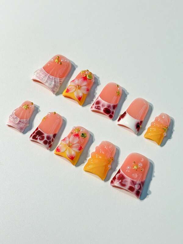 10 Stücke kurze Entenschnabel-förmige handgemachte Aufklebe-Nägel, 3D geschnitzte Blumen, vergoldete Sterne und Muscheln, bemalte Muscheln & Linien, Farbverlauf & rotes Schildkrötenpanzer Muster, goldene Perlen und Perlen Dekorationen, abnehmbar und wiederverwendbar, geeignet für Mädchen und Frauen für Alltag, Feiertage, Party Nageldekoration, mit Gelee-Kleber und Nagelfeile Nagelbedarf