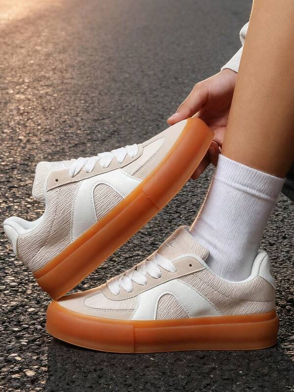 2025 Herbst Neue atmungsaktive, vielseitige, lässige weiße Sneaker, leichte, weiche Sohle Sportschuhe für Frauen