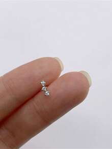 1 peça de brinco de prata esterlina 925, modelo gota d'água assimétrico, com zircônia cúbica. Pequeno e delicado, ideal para uso diário, em festas e aniversários. - Prata - Ver 2