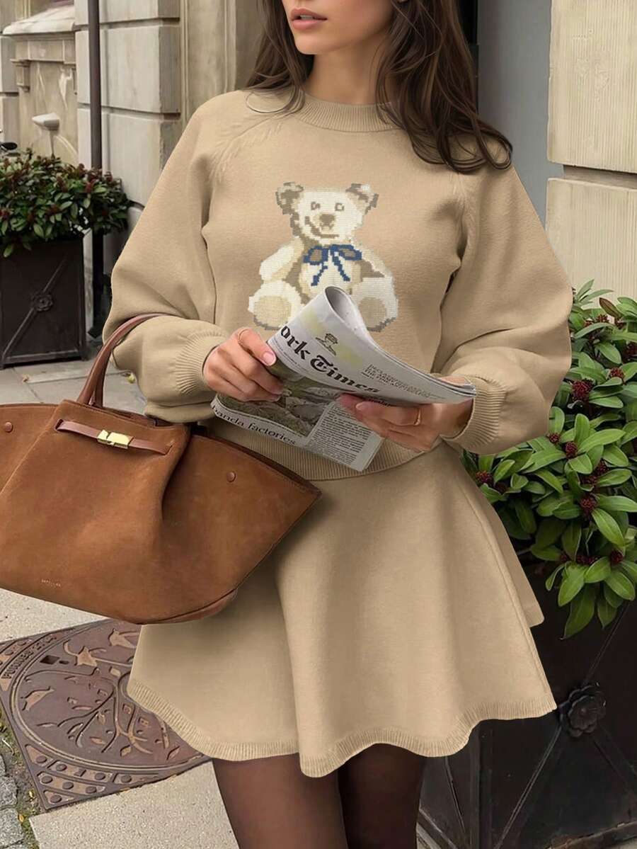2026早秋女款新款熊圖案休閒優雅街頭約會返校穿搭 羅紋針織插肩袖長袖圓領套頭毛衣與針織裙 卡其色2件套,秋季出遊,女款2件套,女款生日穿搭,街頭風,返校穿搭 - 卡其色 - 查看 1