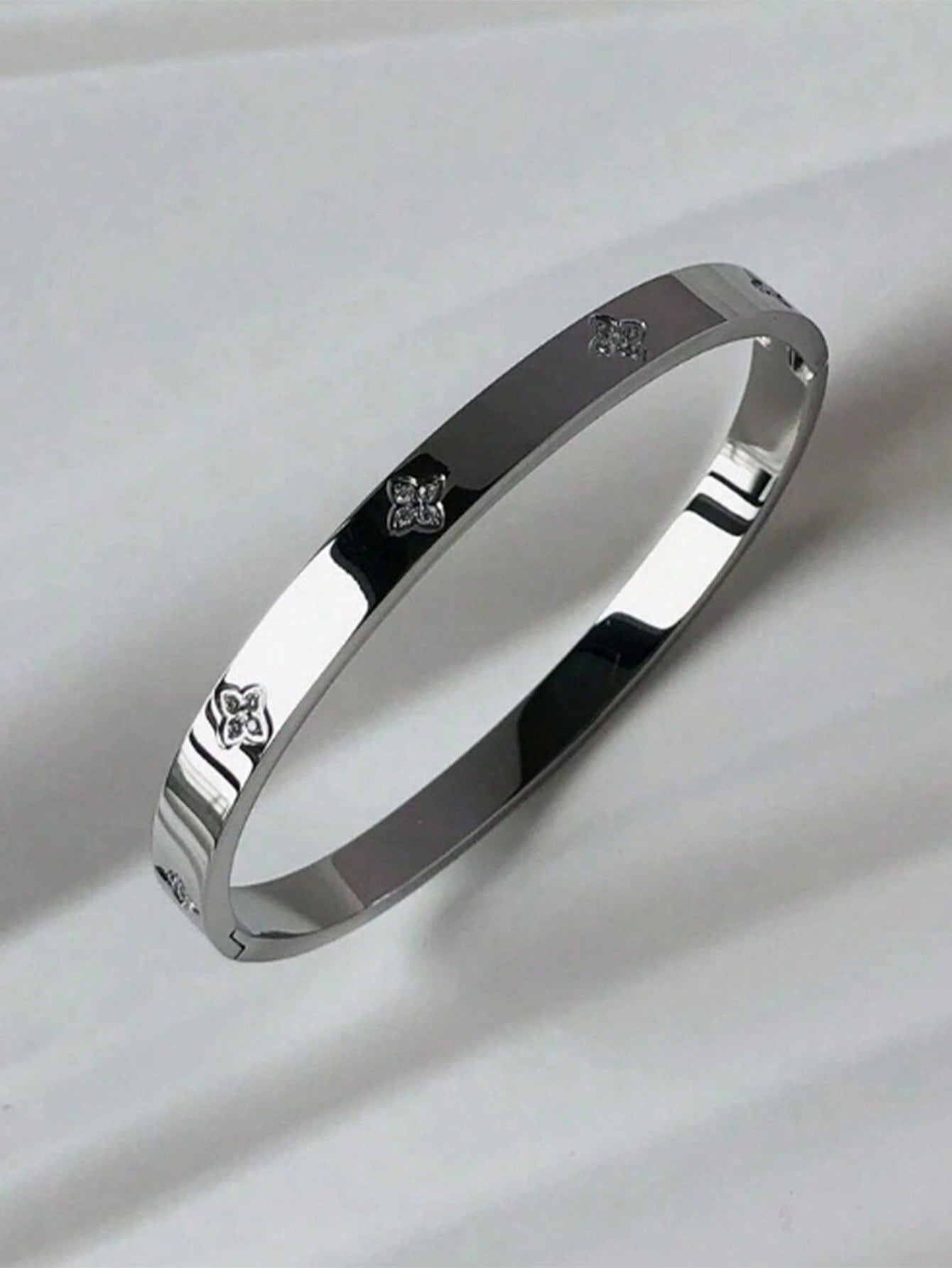 3 آساور نسائية أنيقة