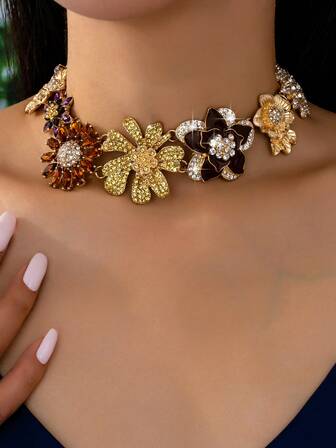 1pc Fashionable Petal Shaped Necklace, Christmas Gift, Accessory For Western Style Outfit, Women Jewelry Necklace