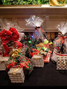 5/10pcs Large Transparent Glass Paper Gift Bags, High Capacity Gift Basket Packaging Plastic Bags, Valentine's Day Wedding Birthday Party Candy Flower Basket Gift OPP Plastic Packaging Bags, Gift Storage Bags Transparent Packaging Basket Gift Boxes Toy Packaging Bags - Clear - View 2