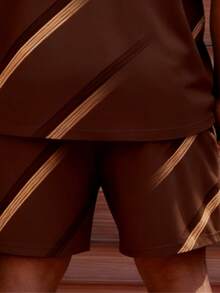 经典棕色条纹印花加大码男士短袖短裤套装，户外运动两件套，日常小标百搭套装，加大码度假装