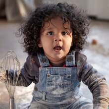 Toallitas Higiénicas para Manos y Cara de Johnson's para Bebés, para Viajes y Uso en Movimiento, Fórmula Sin Lágrimas, Sin Parabenos y Alcohol, 25 unidades, Caja de 4 - 1 - Ver 2