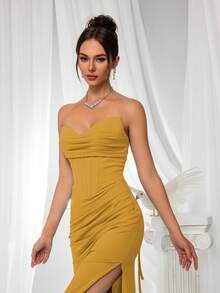 VIPGIRL 优雅伴娘礼服：无肩带修身缎面长裙，收腰设计，垂褶腰线 - 简约奢华正式晚礼服，婚礼宾客着装 - 黃色 - 查看 5