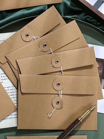 20个复古牛皮纸信封，带纽扣和丝带系带，适用于贺卡、明信片、笔记本封面，可装账单、卡片、明信片、信件，也适用于办公文件夹、宣传册袋等。