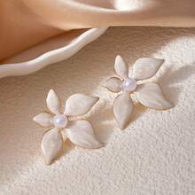 1 Pair Titanium Steel Oily Five-Petal Flower With Pearl Stud Earrings, Fashionable For Women