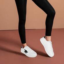 Niluber Star Sneakers For Women Low Top Cushioned White Gold Sliver Leopard Platform Sneakers Lace Up Red Glitter Platform Party ShoesChristmas - 白色/黑色 - 查看 3