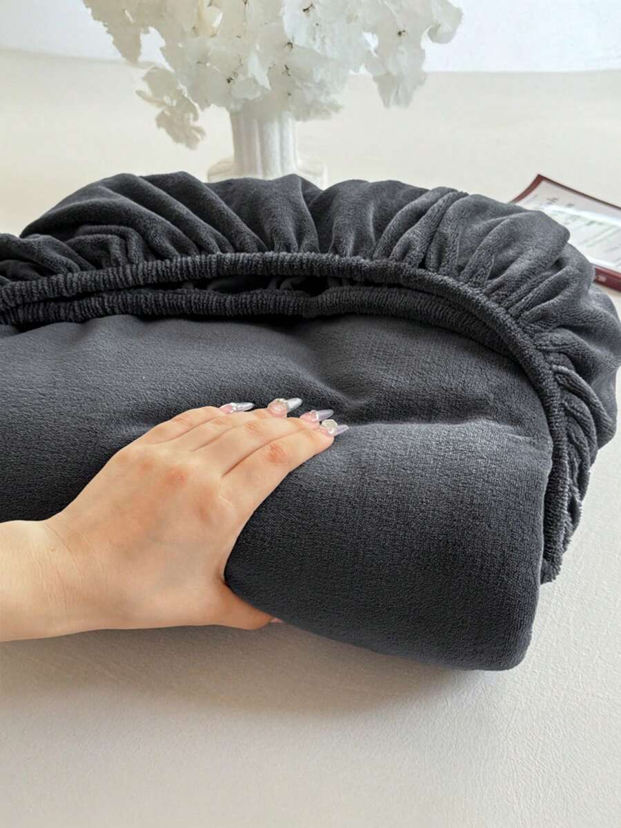 1pc Velvet Fitted Sheet, Bedding, Soft & Comfortable Mattress Cover, Solid Color Fitted Sheet, Suitable For Autumn/Winter, Deep Pocket Design, Includes Fitted Sheet Only (No Pillowcase), Dust-Proof, Machine Washable, Suitable For All Seasons, Bedding Gift, Fits Twin, Full, Queen, King Beds, Machine Washable, Autumn Decor, Room Decor - Black - View 1