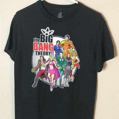 C-AmiS-eta R-ipple JuN-CTion de T-he Big Bang Theory, negra, talla pequeña.Camiseta de cuello redondo 100 % algodón de 220 g para mujer. Adecuada para todas las personas, ya sean mujeres o hombres. Tejido duradero de alta calidad apto para todas las estaciones, suave al tacto pero diseñado para durar. Tops transpirables. Conjuntos de otoño para mujer. Conjuntos de vacaciones para mujer. Disfraz de Año Nuevo para mujer.