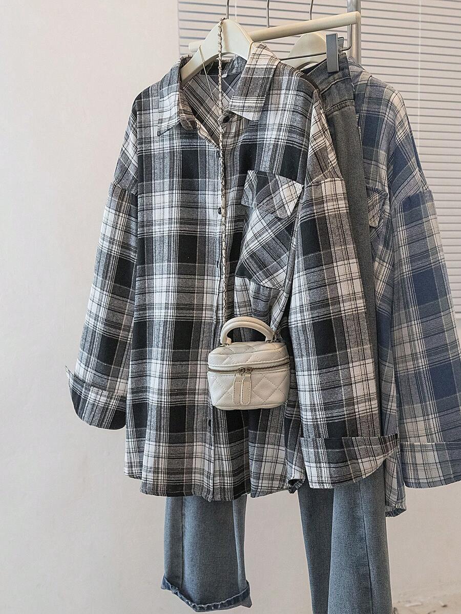 一件格子梭织面料前扣口袋长袖翻领衬衫，优雅休闲百搭，适合日常、上学、四季穿着，黑色春季款