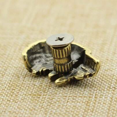 1 pieza de hebilla de tela de fragmento de calavera rota de latón, accesorios de joyería, hebilla de decoración de joyería, hebilla de cuatro botones, hebilla cubana, botón de latón roto sombreado, hebilla de fortuna afilada, accesorios de joyería, adorno de decoración, hebilla de cuatro botones, hebilla cubana