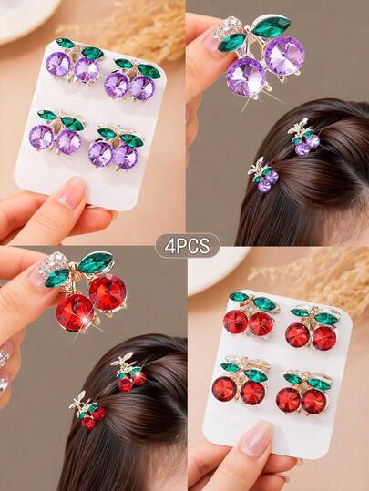 Conjunto de 4 Presilhas de Cabelo Infantis em Liga Metálica, Mini Cerejas, Vermelhas e Roxas, Estilo Universitário, para Franja, Lateral e Testa. Acessórios de Cabelo Modernos e Perfeitos para Presentear em Festas, Natal, Ano Novo, Dia dos Namorados, Volta às Aulas e para o Dia a Dia. Ideais para Meninas e Adolescentes, Adicionando um toque de doçura a qualquer penteado. Acessórios de Cabelo Natalinos para Presentear Crianças.