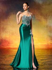 Đầm dạ hội xẻ tà cổ chữ V sâu thanh lịch, sang trọng với sequin lấp lánh, phù hợp cho khách dự đám cưới, tiệc tùng, tiệc tối trang trọng, lễ kỷ niệm. - Màu xanh lá cây đậm - Xem 6