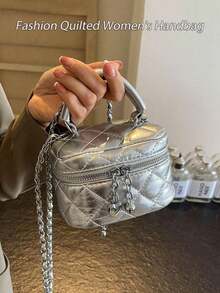 [US-Based Shipping]New Fashion Classic Versatile PU Waterproof Fabric, Quilted Women's Handbag, Lightweight And Portable Zipper Opening And Closing Design Love Zipper Decoration Crossbody Box Round Bag,Fashion Solid Color Embroidered Rhombic Crossbody Bag,Coin Purse Bag,Portable Box,Suitable For Shopping, Suitable For Travel, Shopping And Commuting,Mini Women Handbag,Suitable For Holding Cards And Keys Cute Coin Purse With Heart Decoration Y2k Women's Bag Suitable For Daily Use,Women's Fall Clothing Winter Clothing Christmas Halloween Gift Pumpkin Skeleton Fall Spider Autumn Velvet Furry Party Fuzzy Plush,Black Purse Bags Purses And Bags Women Red Purse Bags For Women Tote Bag Silver Purse Carteras Para Mujer Pink Purse Crossbody Bags For Women Bolsos Para Mujer Handbags For Women Purses For Women Beach Bag Mini Purse Tote Bags For Women Black Bag Brown Bag - 銀色 - 查看 2